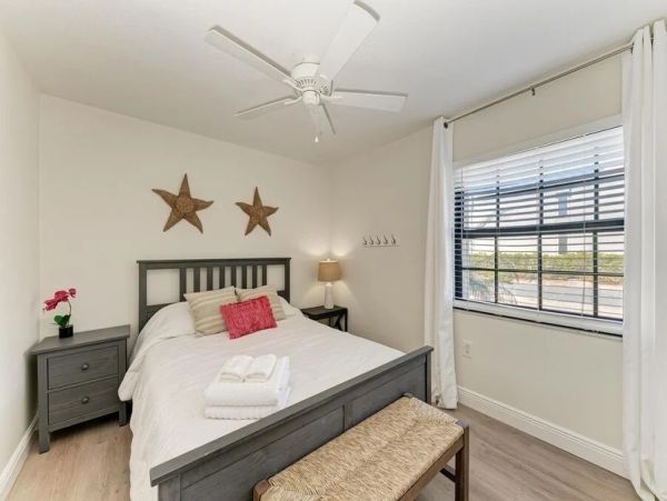 Holmes Beach Vacation Condo with Gulf Views Sleeps 6