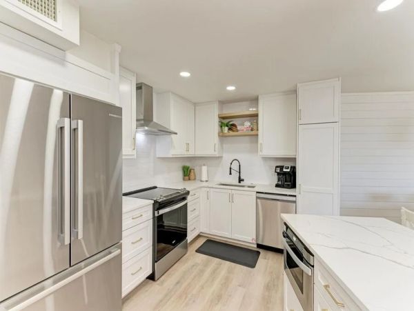 Holmes Beach Vacation Condo with Gulf Views Sleeps 6