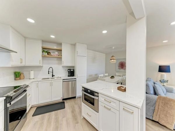 Holmes Beach Vacation Condo with Gulf Views Sleeps 6