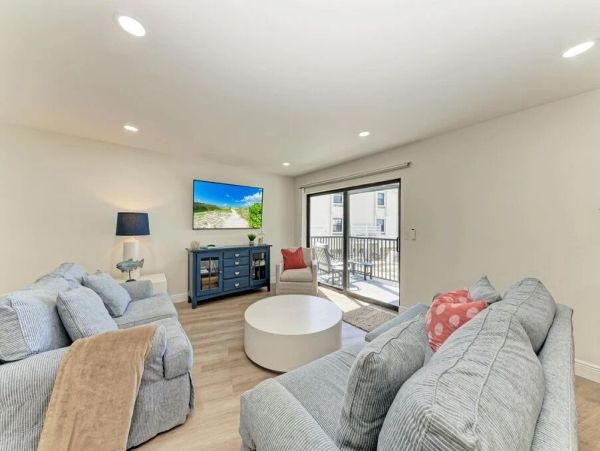 Holmes Beach Vacation Condo with Gulf Views Sleeps 6