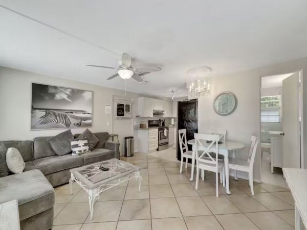 6 Bedroom Vacation Rental in Holmes Beach Steps from Beach