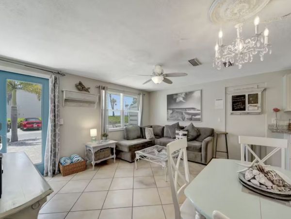 6 Bedroom Vacation Rental in Holmes Beach Steps from Beach