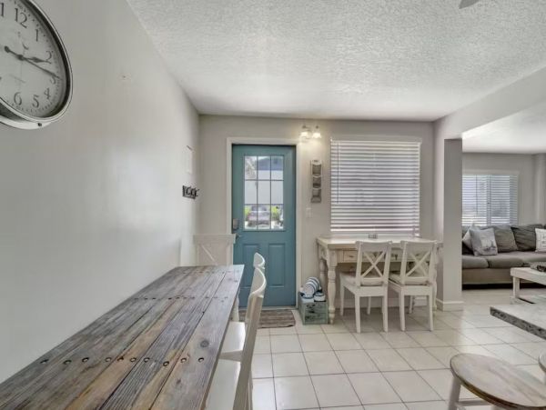 6 Bedroom Vacation Rental in Holmes Beach Steps from Beach