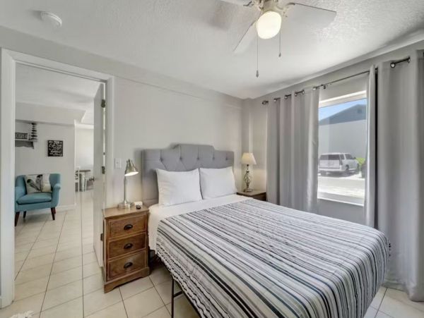 6 Bedroom Vacation Rental in Holmes Beach Steps from Beach