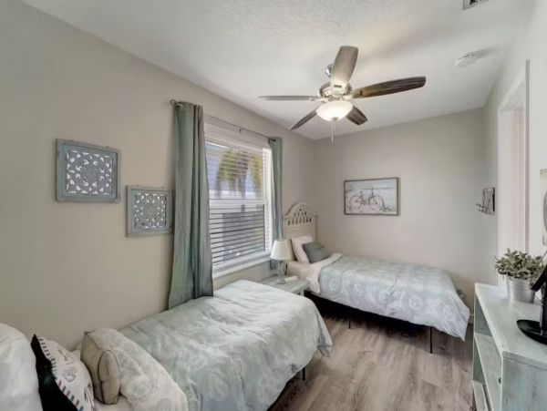 6 Bedroom Vacation Rental in Holmes Beach Steps from Beach