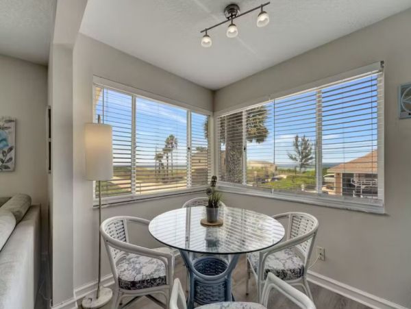 6 Bedroom Vacation Rental in Holmes Beach Steps from Beach
