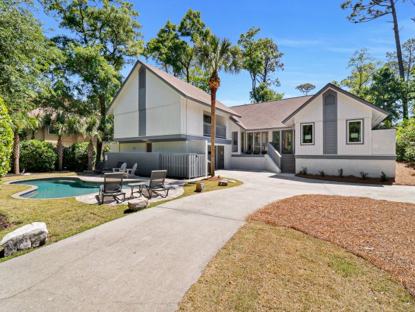 Hilton Head Four Bedroom Vacation Home with Pool Sleeps 10