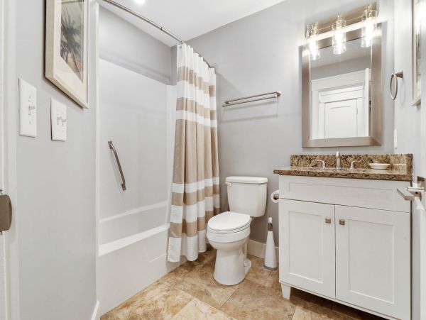 Hilton Head Four Bedroom Vacation Home with Pool Sleeps 10