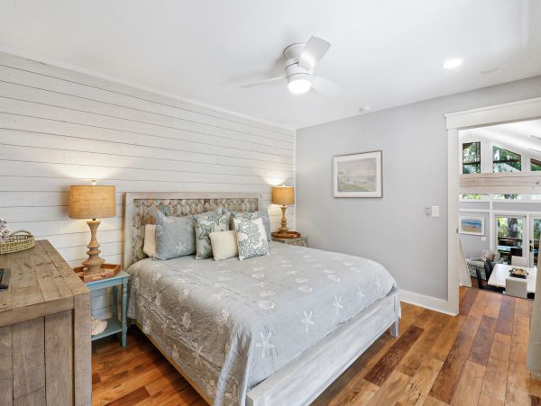 Hilton Head Four Bedroom Vacation Home with Pool Sleeps 10