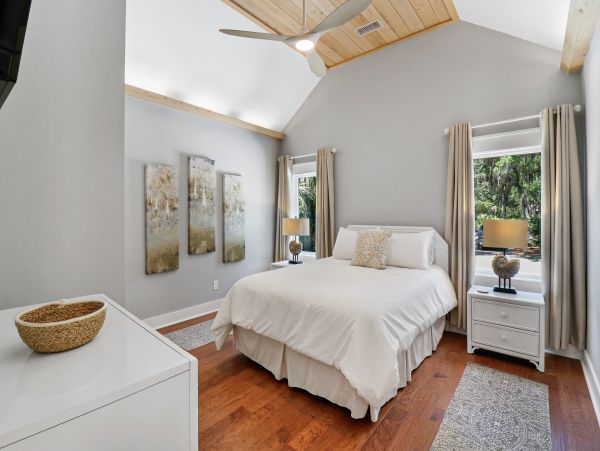 Hilton Head Four Bedroom Vacation Home with Pool Sleeps 10