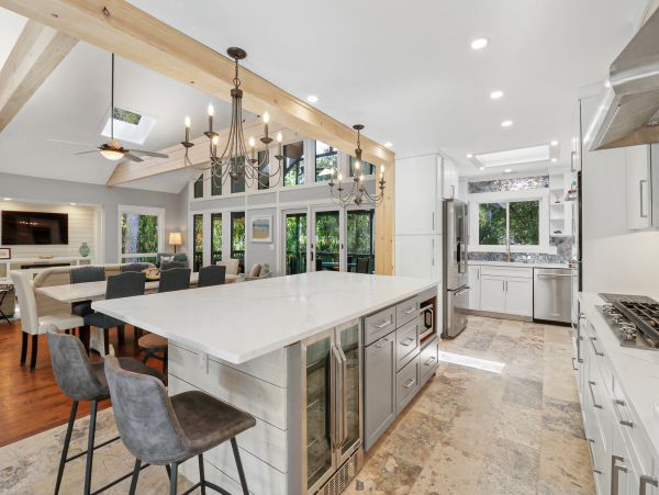 Hilton Head Four Bedroom Vacation Home with Pool Sleeps 10