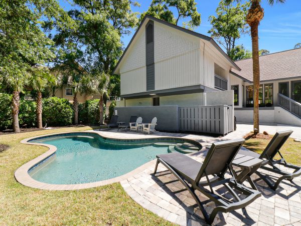 Hilton Head Four Bedroom Vacation Home with Pool Sleeps 10