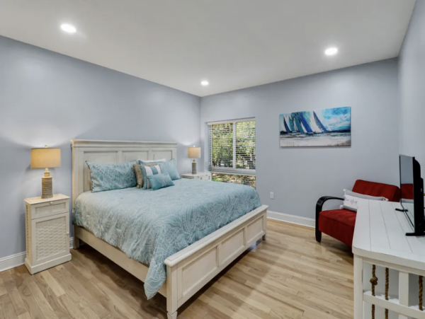 Three Bedroom Three Bathroom End Unit Ocean Views & Pool
