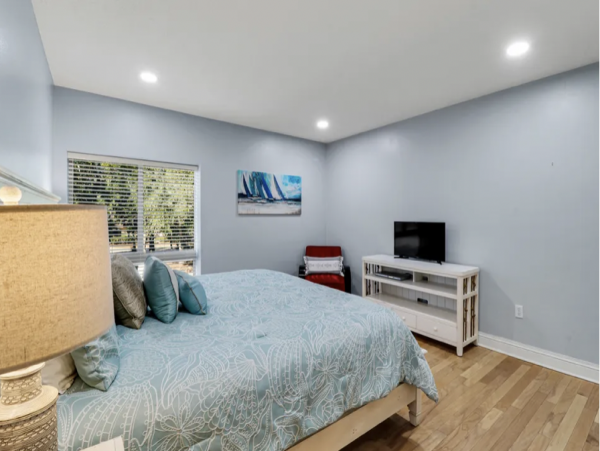 Three Bedroom Three Bathroom End Unit Ocean Views & Pool