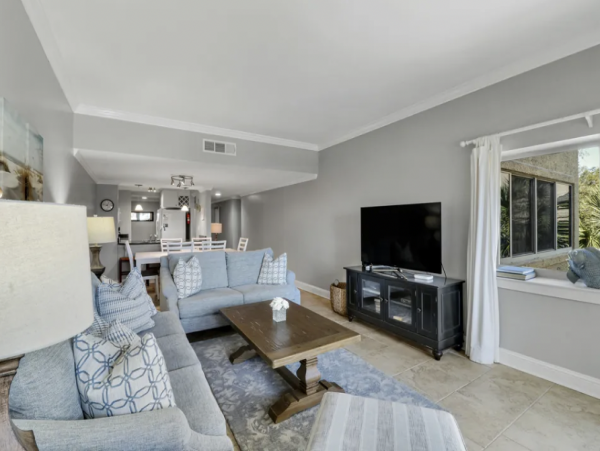 Three Bedroom Three Bathroom End Unit Ocean Views & Pool