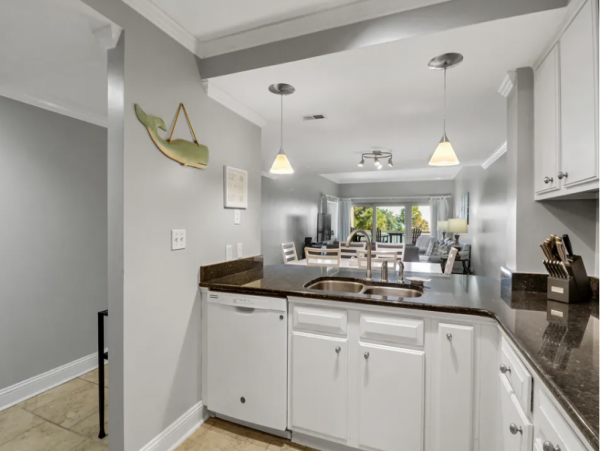 Three Bedroom Three Bathroom End Unit Ocean Views & Pool