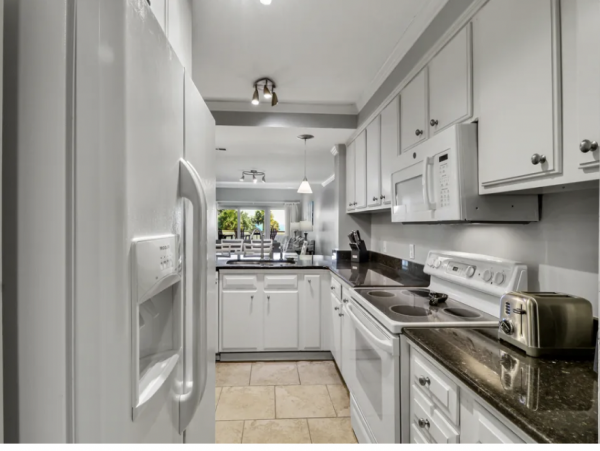 Three Bedroom Three Bathroom End Unit Ocean Views & Pool