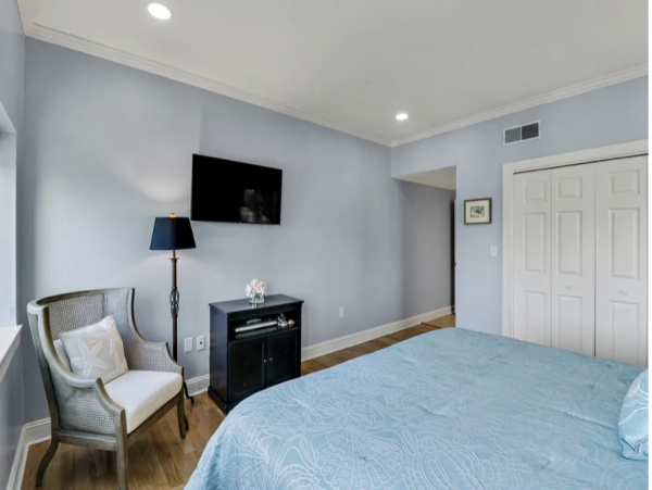 Three Bedroom Three Bathroom End Unit Ocean Views & Pool