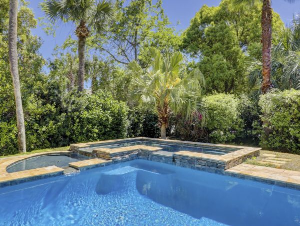 Hilton Head Lovely 6 Bedroom Home with Private Pool