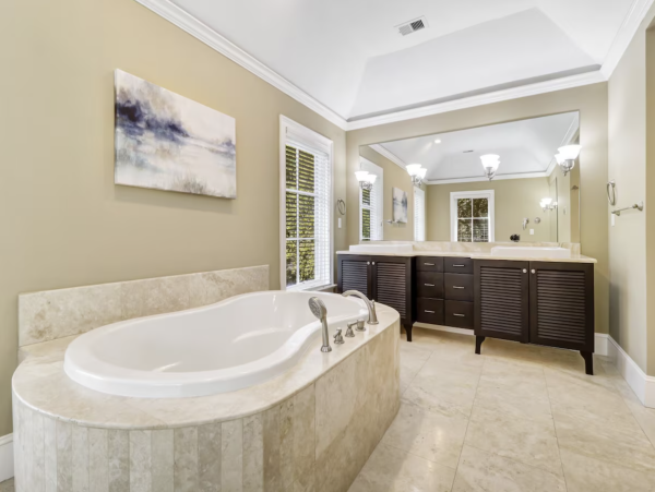 Hilton Head Luxury Vacation Rental 6-Bed Beach House with Pool & Spa