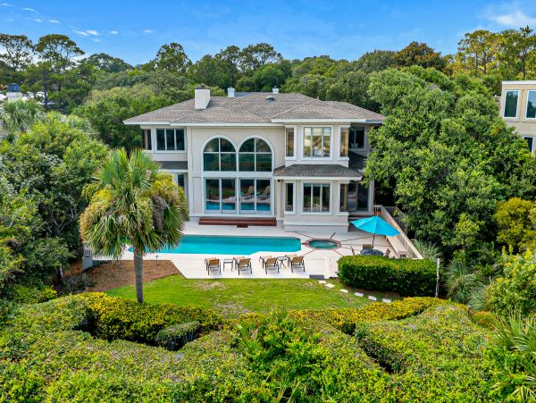 Magnificent Six Bedroom Vacation Home in Hilton Head
