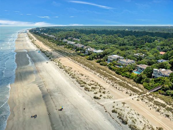 Magnificent Six Bedroom Vacation Home in Hilton Head