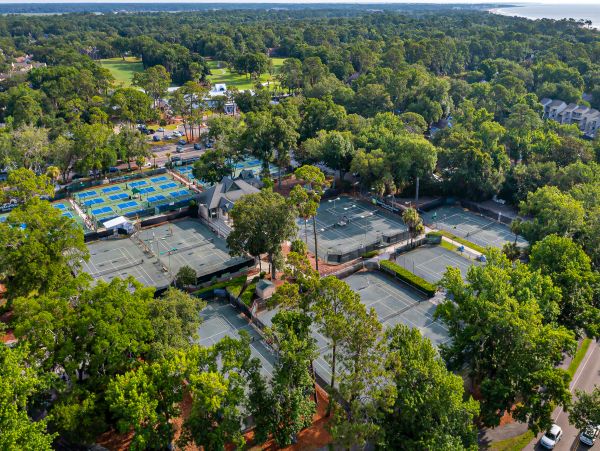 Magnificent Six Bedroom Vacation Home in Hilton Head