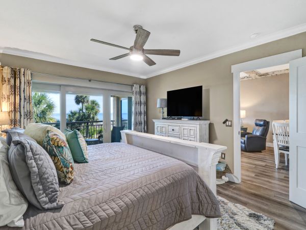 Beautiful Oceanfront Villa Just Steps Away from the Beach