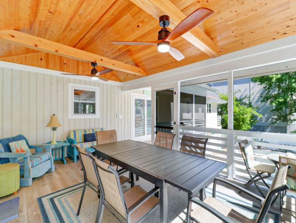 Hilton Head 5 Bedroom Vacation Pool Home Sleeps 11 Guests.