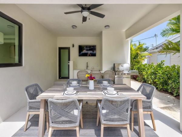 Canalfront Stunning Vacation Home in Plantation Key Sleeps 8