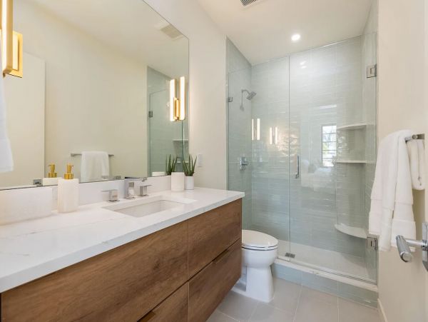 Canalfront Stunning Vacation Home in Plantation Key Sleeps 8