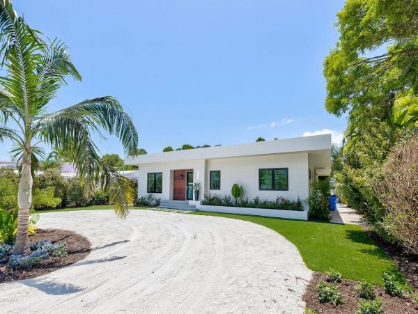 Canalfront Stunning Vacation Home in Plantation Key Sleeps 8