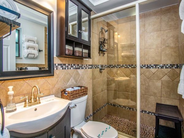 Canalfront Lovely Vacation Home in Islamorada Sleeps 10