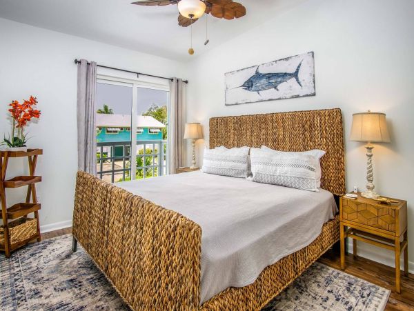 Canalfront Lovely Vacation Home in Islamorada Sleeps 10