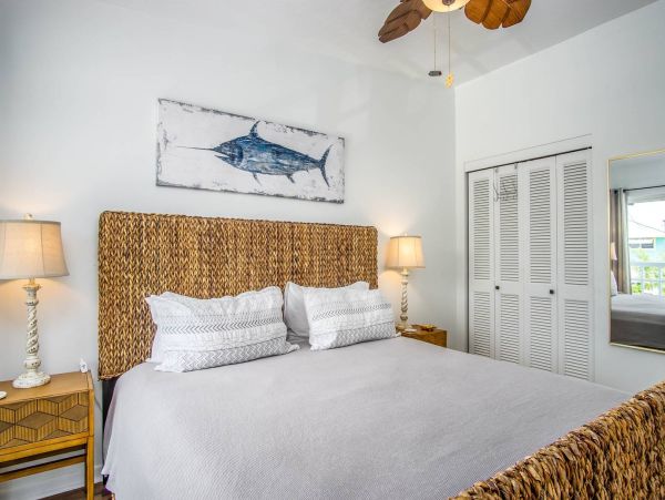 Canalfront Lovely Vacation Home in Islamorada Sleeps 10