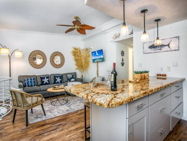 Canalfront Lovely Vacation Home in Islamorada Sleeps 10