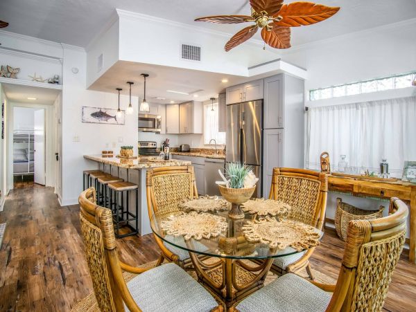 Canalfront Lovely Vacation Home in Islamorada Sleeps 10