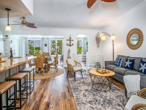 Canalfront Lovely Vacation Home in Islamorada Sleeps 10