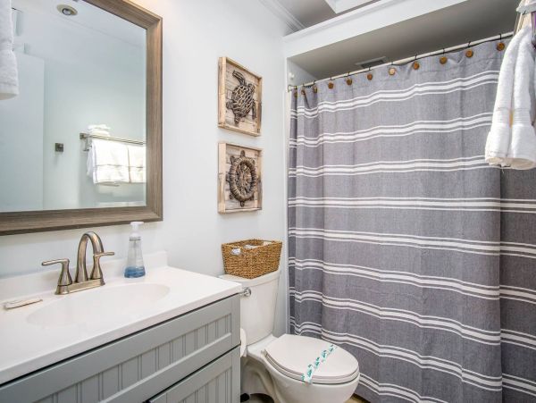 Canalfront Lovely Vacation Home in Islamorada Sleeps 10