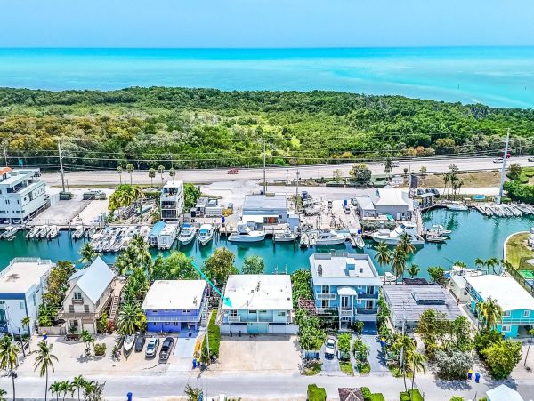 Canalfront Lovely Vacation Home in Islamorada Sleeps 10