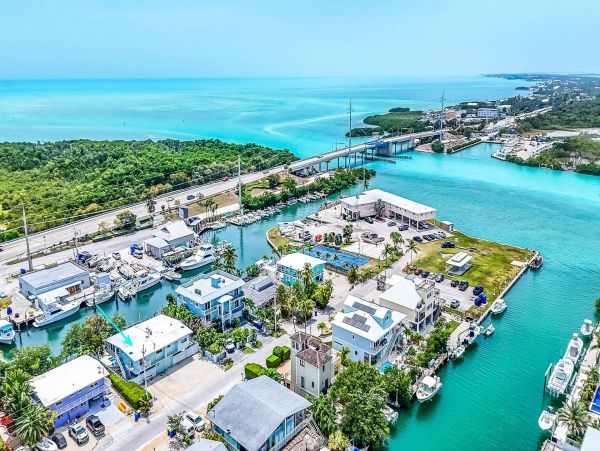 Canalfront Lovely Vacation Home in Islamorada Sleeps 10