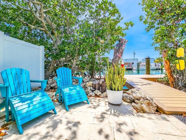 Canalfront Lovely Vacation Home in Islamorada Sleeps 10
