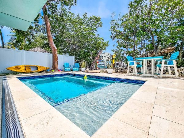 Canalfront Lovely Vacation Home in Islamorada Sleeps 10