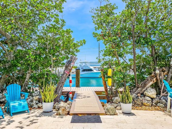 Canalfront Lovely Vacation Home in Islamorada Sleeps 10