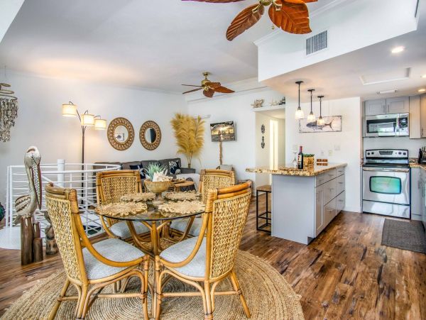 Canalfront Lovely Vacation Home in Islamorada Sleeps 10