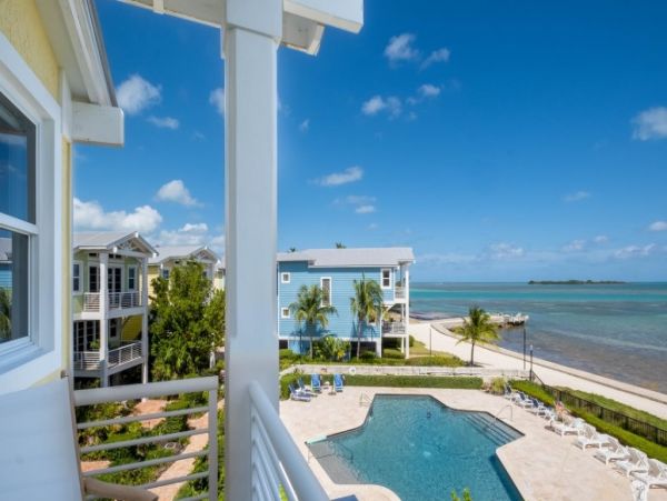 Islamorada Vacation Home Four Bedroom Walk to Beach