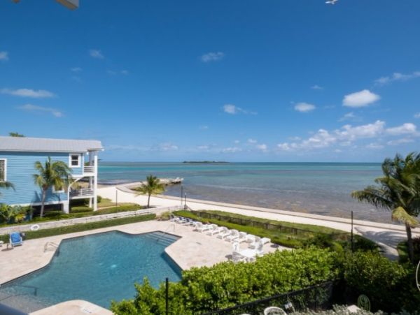 Islamorada Vacation Home Four Bedroom Walk to Beach