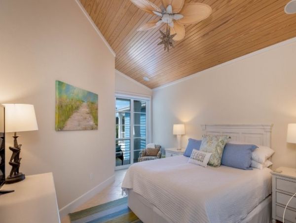 Islamorada Vacation Home Four Bedroom Walk to Beach