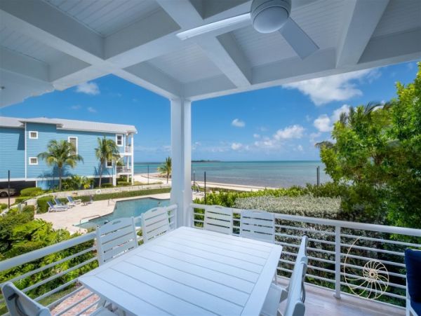 Islamorada Vacation Home Four Bedroom Walk to Beach