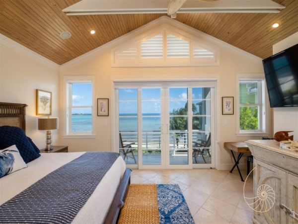 Islamorada Vacation Home Four Bedroom Walk to Beach